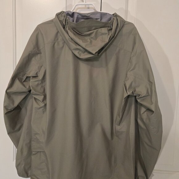Men's Arcteryx lightweight rain coat size L - Picture 3 of 3